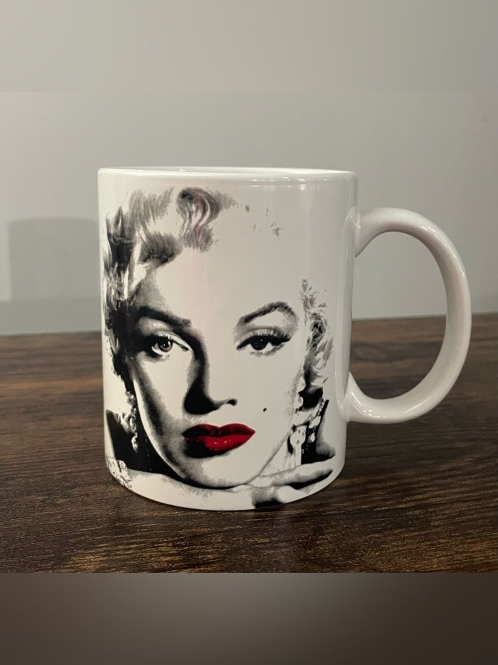 Marilyn Monroe ‘85 Vintage Radio Days Coffee Mug w/ Red Lips
